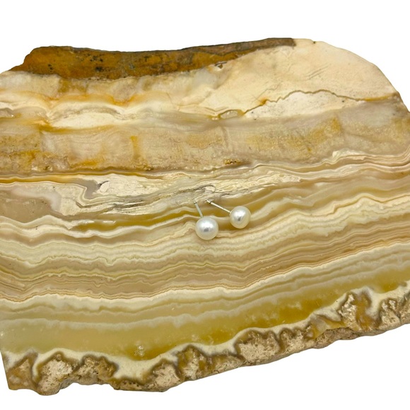 White stud earrings - Picture 7 of 16